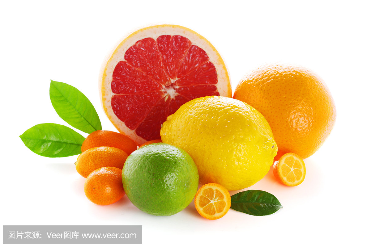 白色背景上分离出的柑橘类新鲜水果